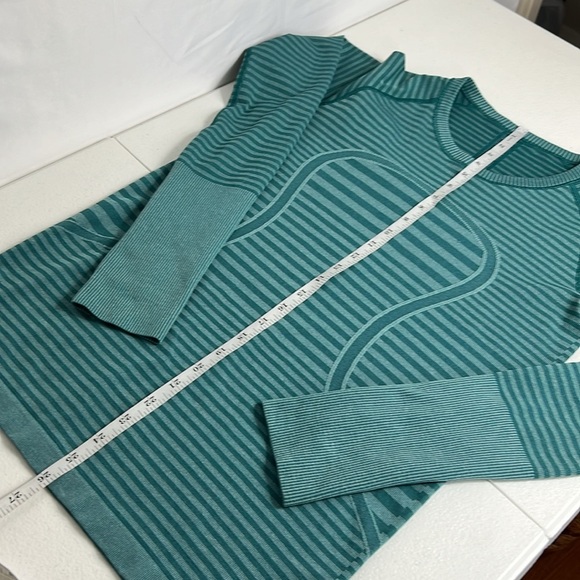 Lululemon Sz 10 Swiftly Tech Long Sleeve Crew Teal Stripe Thumb Hole - Picture 6 of 8